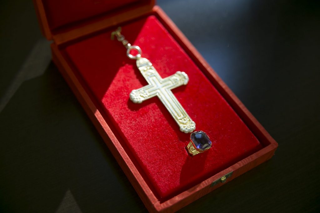 Episcopal ring and pectoral cross in decorative case